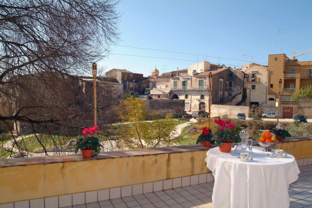 Il Giardino Di Pietra Bed & Breakfast Noto Exterior foto